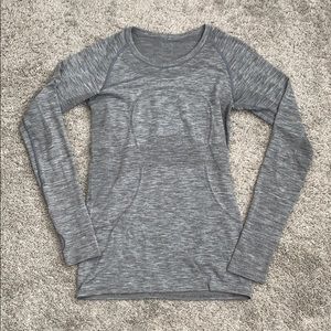 Lululemon top